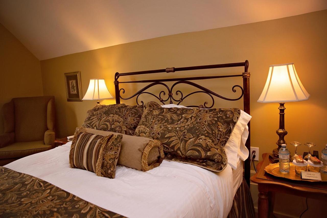 The Woodview Inn Gananoque Exteriör bild