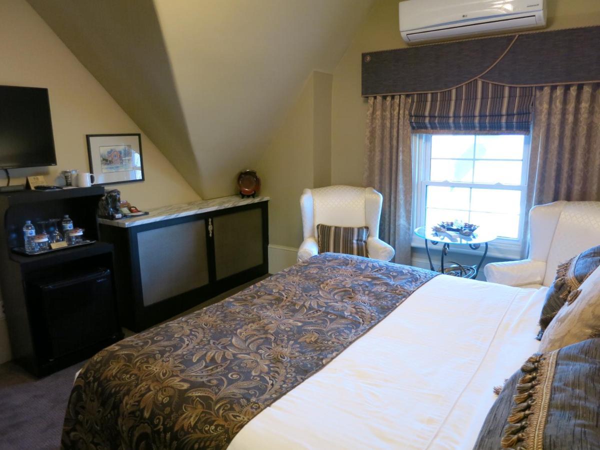 The Woodview Inn Gananoque Exteriör bild