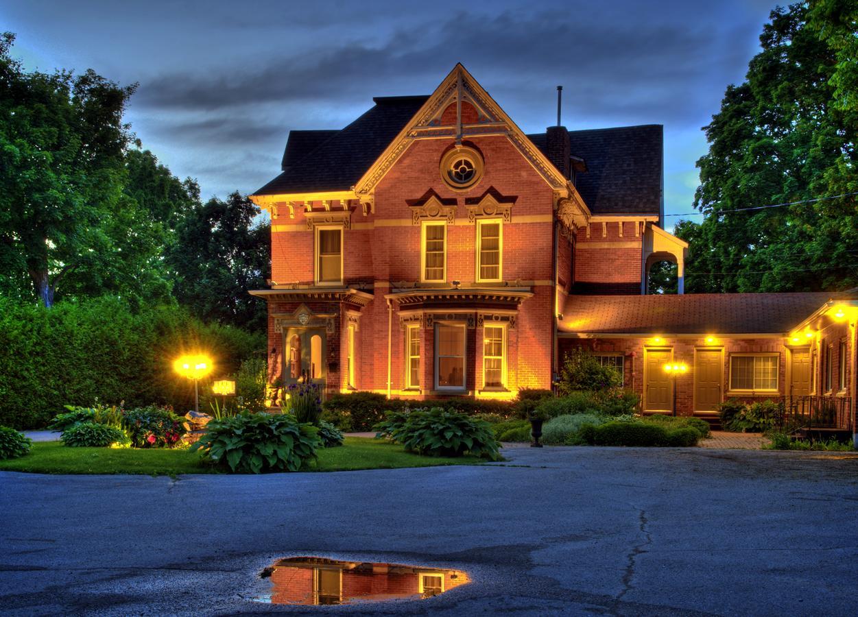 The Woodview Inn Gananoque Exteriör bild