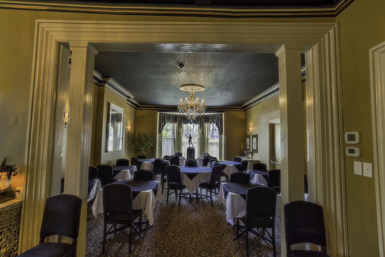 The Woodview Inn Gananoque Exteriör bild