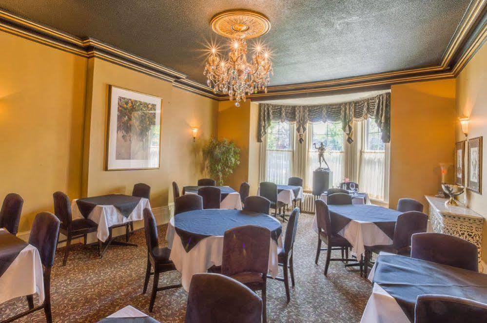 The Woodview Inn Gananoque Exteriör bild